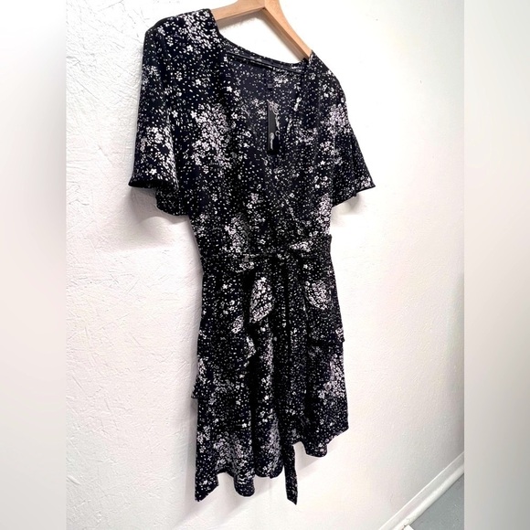 Women’s V-Neck Polyester Dress - Black & White - 1X - Picture 2 of 12